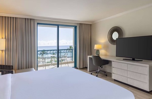 Garrison Historic Area Hotel | Premium Ocean View 1 King Bed