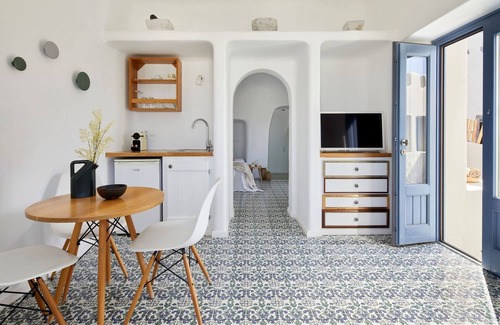 Pyrgos Villa | Premium Santorini Apartment | 1 Bedroom Suite | Apartment Grim