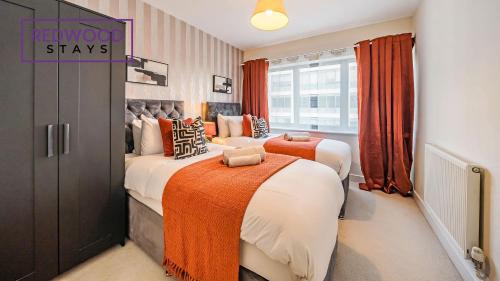 Basingstoke House | Premium Serviced Apartment in Basingstoke Town Centre, Free Parking By Redwood Stays