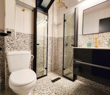Kerem HaTeimanim Apartment | Premium Studios Carmel Market