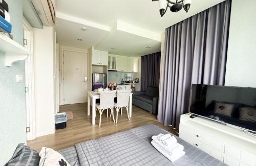 Saen Suk Apartment | Premium Suite Corner Room & The Blu X Bangsaen