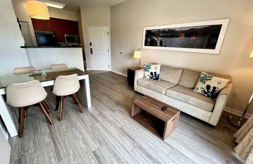 Florida Center Apartment | Premium-Universal Studios King Bed Resort Suite, Free Parking,Full Kitchen, Pool