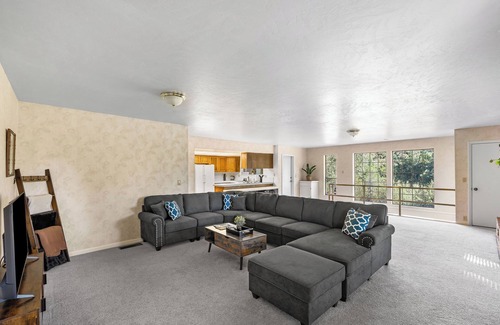 Prescott Cabin | Prescott Family Getaway: Spacious 4-Bedroom Retreat with Game Room and Wildlife