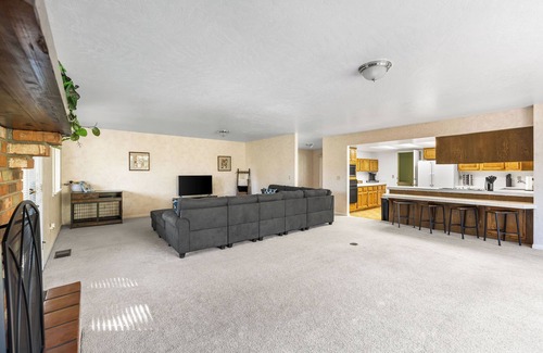 Prescott Cabin | Prescott Family Getaway: Spacious 4-Bedroom Retreat with Game Room and Wildlife