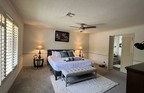 Overland Park House | Presidential Home with 1 Gig Wifi / Fenced Yard / Sauna