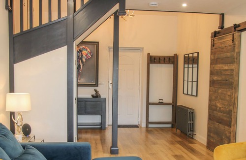 Halfway House House | PRESTBURY HOUSE, pet friendly, with open fire in Llandrinio