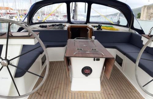 Trogir Boat Rental | Prestige