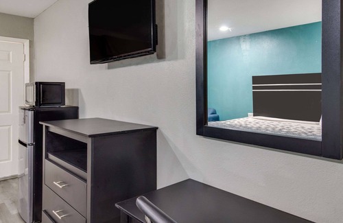 US 290 Hotel | Prestige Inn