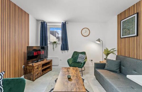 Gabalfa Apartment | Prestige Stays Cardiff Spacious 2-Bedroom Duplex Apartment near Heath Hospital & Cardiff University Wi-Fi & Lockbox Check-In