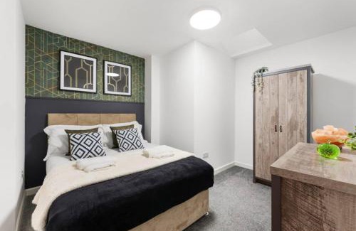 Gabalfa Apartment | Prestige Stays Cardiff Spacious 3-Bedroom Apartment with Private Garden near Cardiff University & Heath Hospital