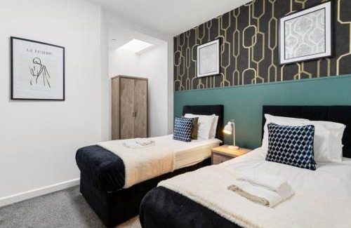 Gabalfa Apartment | Prestige Stays Cardiff Spacious 3-Bedroom Apartment with Private Garden near Cardiff University & Heath Hospital