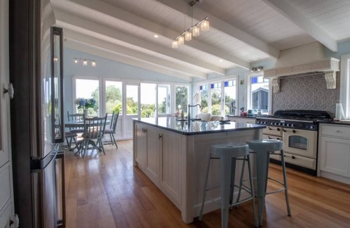 Brixton House | Prestigious Homestead on Scenic Rural Block