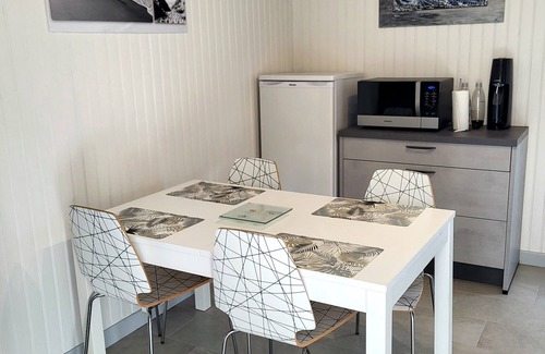 Pirou Bed & Breakfast | Pretty beach house Cyprange