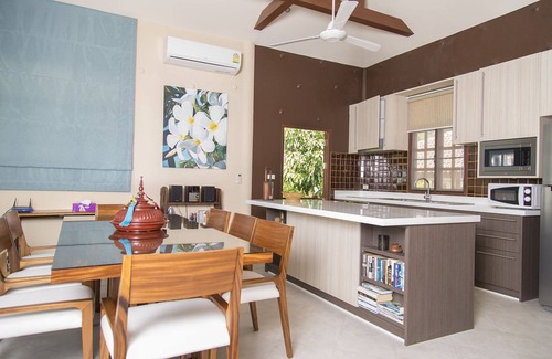 Thong Krut Villa | Pretty Beachfront 3BRM Villa with pool