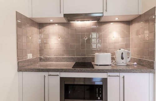 Thong Krut Villa | Pretty Beachfront 3BRM Villa with pool