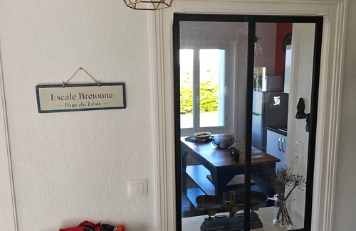 Landeda Ski Chalet | Pretty Breton house with sea view near the beaches and port of Aber Wrach