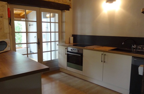 Allemans Cottage | Pretty cottage on a small complex of two cottages with large enclosed pool