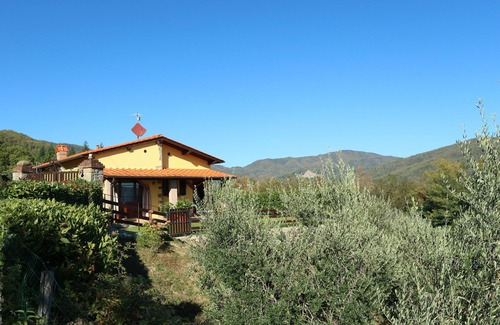 San Quirico House | Pretty Holiday Home with Garden, Garden Furniture, Barbecue