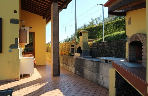 San Quirico House | Pretty Holiday Home with Garden, Garden Furniture, Barbecue