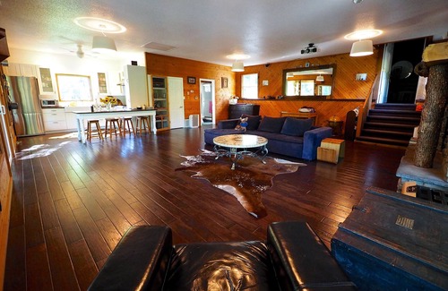 Easley Cabin | Pretty Lake Guest House On 30 Acres - Minutes From Columbia