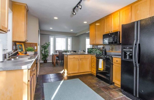 Midvale House | Pretty Parkside Place * Private Hot Tub *Foosball