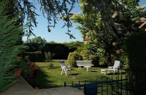 Jasses Cottage | Pretty, petite house with garden between Béarn and Basque Country (for 2-4)