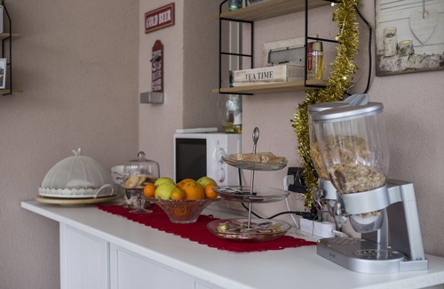 Portese House | PRETTY PORTION OF INDEPENDENT VILLA A FEW STEPS FROM THE LAKE Free Wifi