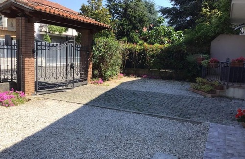 Portese House | PRETTY PORTION OF INDEPENDENT VILLA A FEW STEPS FROM THE LAKE Free Wifi
