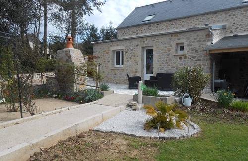 Brix House | Pretty stone house with large flowery grounds, open and green view