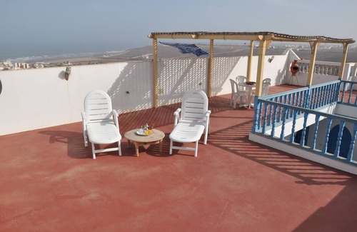 Sidi Ifni House | Pretty traditional riad with its patio in zellige, its hammam, its solarium.