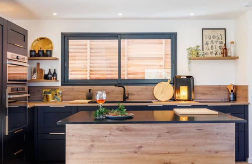 Cirendinu Villa | Pretty villa with heated swimming pool, near beach!