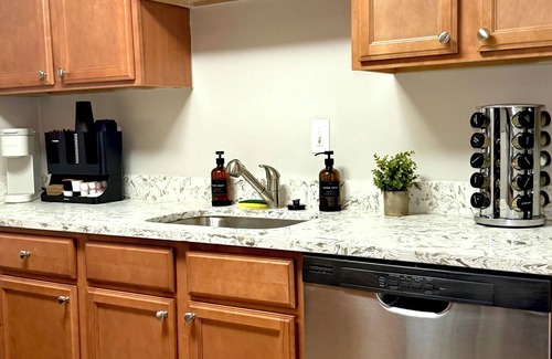 Aurora Highlands Apartment | Prime Arlington Location/DC Views/Near Metro/Free Parking
