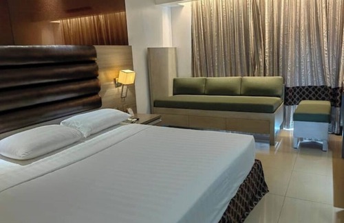 Balibago Hotel | Prime Asia Hotel Deluxe with Glass CR