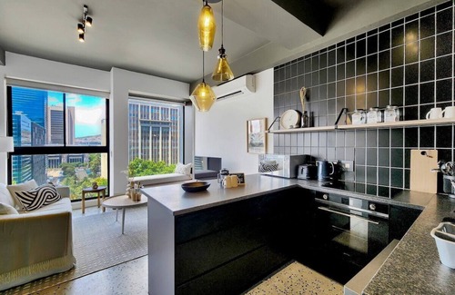 Foreshore Apartment | Prime CBD Location Stylish Comfort at The Duke