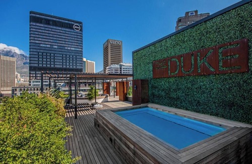 Foreshore Apartment | Prime CBD Location Stylish Comfort at The Duke
