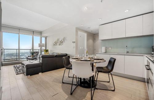 Victoria Park House | PRIME Downtown 34th FL - Near Stampede, Casino, Bars! FREE Banff Pass, Parking, Wine!