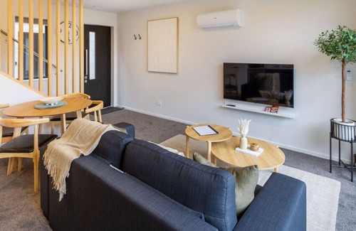 Christchurch Apartment | Prime Family 4 Bedroom Retreat Near Stadium and Cafe