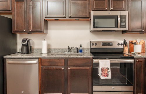 Starkville Condo | Prime Location | 1st Floor No stairs | Walk 2 MSU