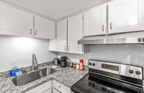 El Lago Condo | Prime Location close to Restaurants, NASA, Kemah, etc