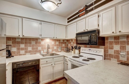 Breckenridge Condo | Prime Location Incredible Amenities Hot Tub Wifi