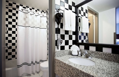 Downtown Chicago Hotel | Prime Location! Indoor Pool, Near Millennium Park, Shedd Aquarium, Willis Tower