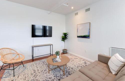 South Main Historic District Apartment | Prime Location - Modern Loft Right on S Main St!