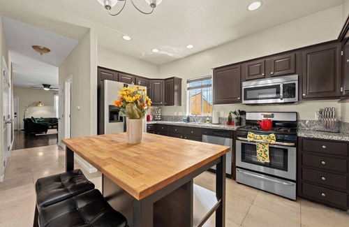 Golden Hill House | Prime Location: Modern Comfort 5 Minutes from Zoo, Beach & Downtown