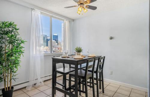 Downtown Edmonton Apartment | Prime Location Near Jasper Ave with Downtown Views, Netflix, Gym, Sauna, Sleeps 4