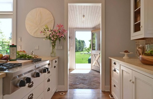 Wainscott House | Prime location! Walk to Beach! Wainscott Family House & Cottage. Pool & Hot Tub!