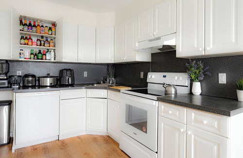 White Plains House | Prime Luxury NY: Free Parking + Mins to Downtown Left Side