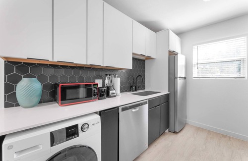 Pleasant Valley Apartment | Prime SoCo cozy studio w/laundryWiFi, 7 Min to DT