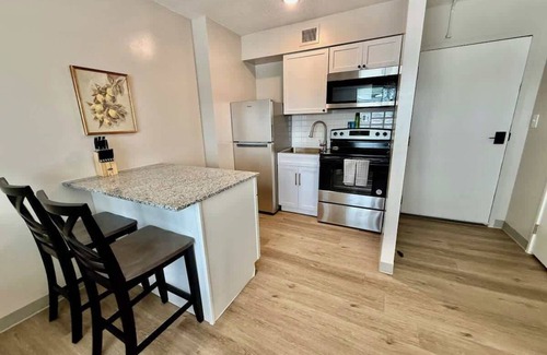 North Central Omaha Apartment | Prime Spot with Gym, Courts, and Parking