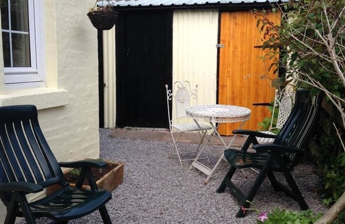 Rockcliffe Cottage | Primrose Cottage - a cottage that sleeps 4 guests in 2 bedrooms