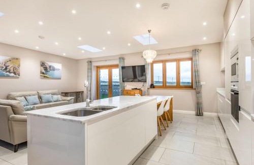 Holyhead House | Primrose Cottage